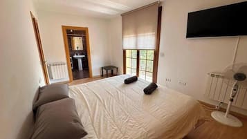 Iron/ironing board, internet, bed sheets