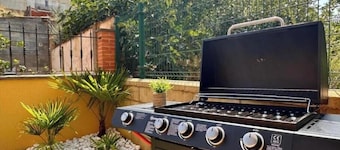 King-Size Bed, Garden, and BBQ, 10 Minutes from León