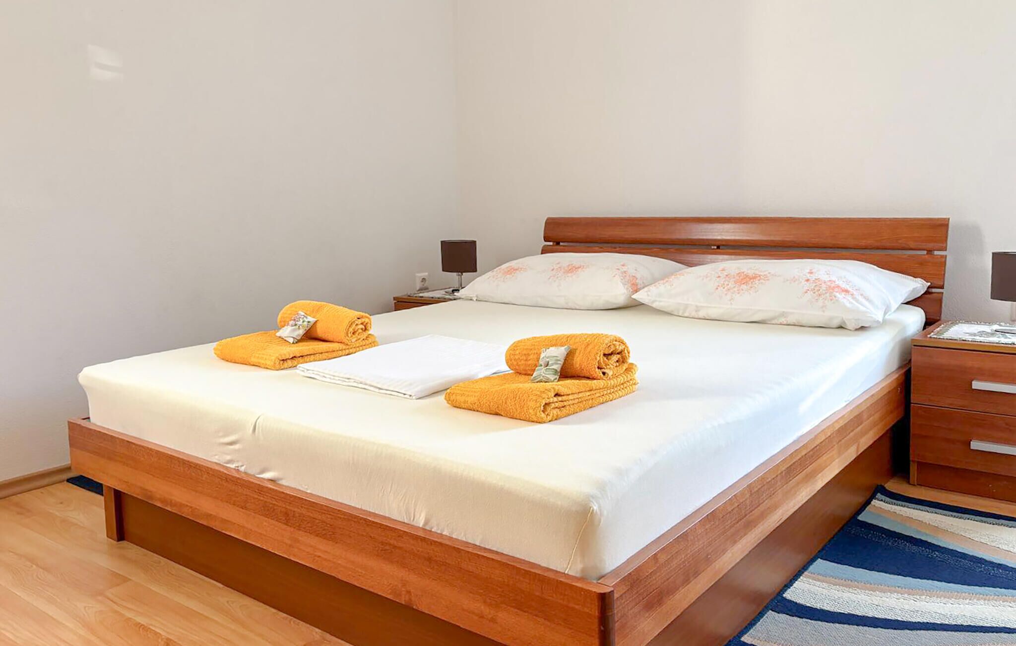 2 bedrooms, iron/ironing board, WiFi (free)