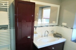 Bathroom - Holiday apartment in Büsum with swimming pool (Büsum)