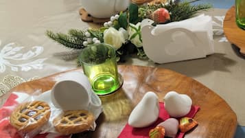Habitación Deluxe doble | Servicio de comidas en la habitación