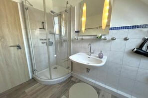 Bathroom - Holiday apartment in Büsum with swimming pool (Büsum)