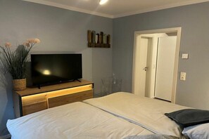 2 bedrooms, iron/ironing board, travel crib, WiFi (free) - Sailmaker's House "Spinnaker" (Büsum)