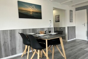Dining - Holiday home with 2 bedrooms (Warwerort)