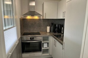 Kaffetrakter/tekoker, kjøleskap, mikrobølgeovn og ovn