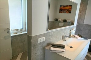 Bathroom - Sailmaker's House "Royal Sails" (Büsum)