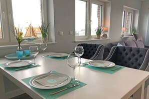 Dining - Sailing house "Penthouse meertied" (Büsum)