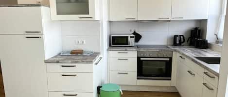 Coffee/tea maker, fridge, microwave, oven
