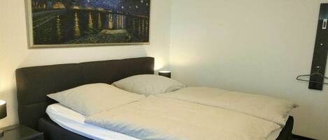 1 bedroom, iron/ironing board, WiFi (free)