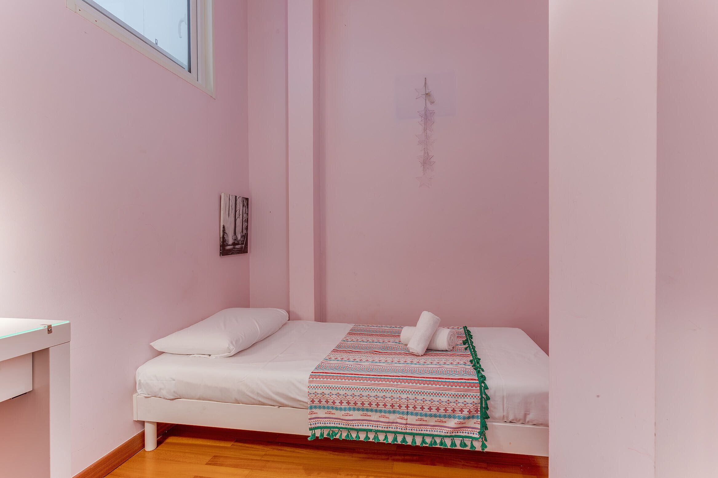 2 bedrooms, iron/ironing board, free WiFi, bed sheets