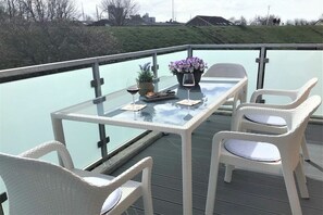 Outdoor dining - Holiday apartment in Büsum with swimming pool (Büsum)