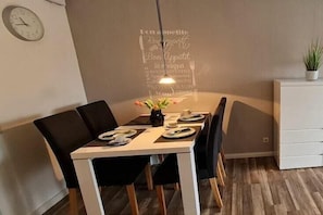 Dining - Dike walker in Tina's house (Büsum)