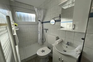 Bathroom - Holiday apartment in Büsum with swimming pool (Büsum)