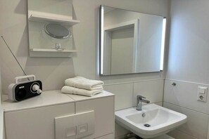 Bathroom - Holiday apartment in Büsum with swimming pool (Büsum)