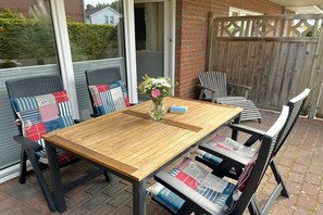 Outdoor dining - Holiday apartment in Büsum with swimming pool (Büsum)
