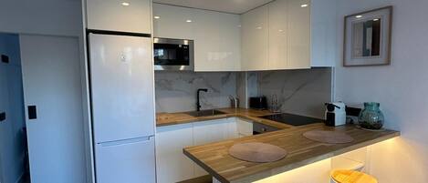 Coffee/tea maker, fridge, microwave, oven