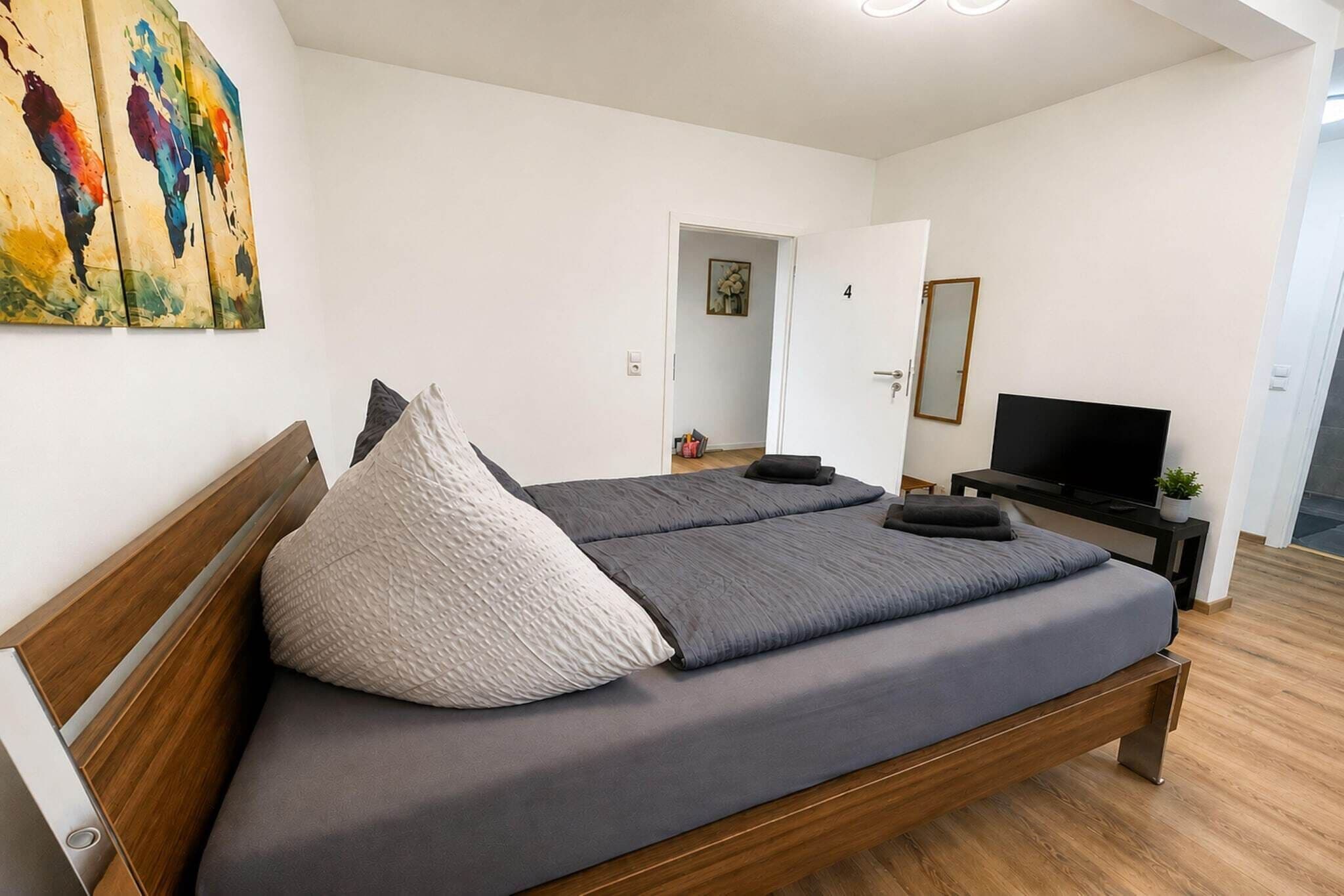 Bügeleisen/Bügelbrett, Reisekinderbett, kostenloses WLAN, Bettwäsche