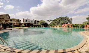 Outdoor pool - Gardeenia Comfortes (Anekal)