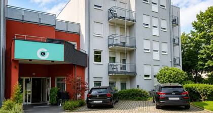 Stuttgart Großbettlingen Hotel by Belvilla Standard Quad Room
