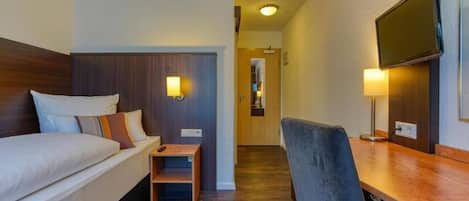 1 bedroom, travel cot, free WiFi, bed sheets