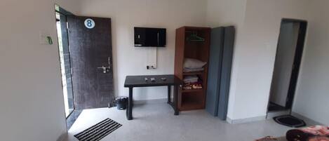 Deluxe Room, Balcony | Interior
