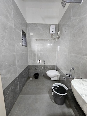 Superior Room, Balcony, City View | Bathroom | Shower, towels, soap - Hotel Randha (Randha)