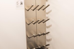 A wall-mounted towel rack with multiple hooks. - Ski-in/ski-out chalet with beautiful view (St. Lambrecht)