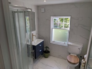 Shower, hair dryer, towels, soap - Peaceful retreat in the heart of East Lothian (Gullane)