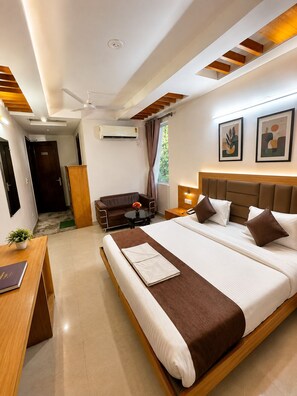 Luxury Double Room, City View - Hotel TJS Grand karol bagh (New Delhi)