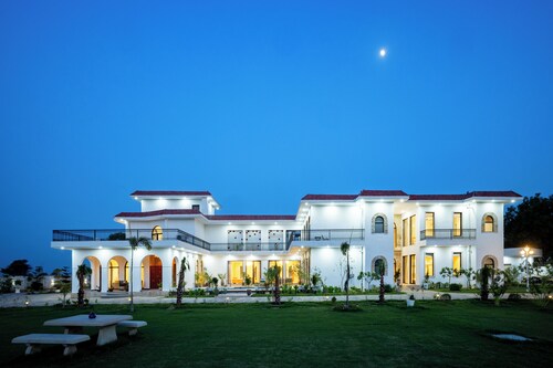 ELIVAAS Prive Heaven 6BHK Villa wth Pool