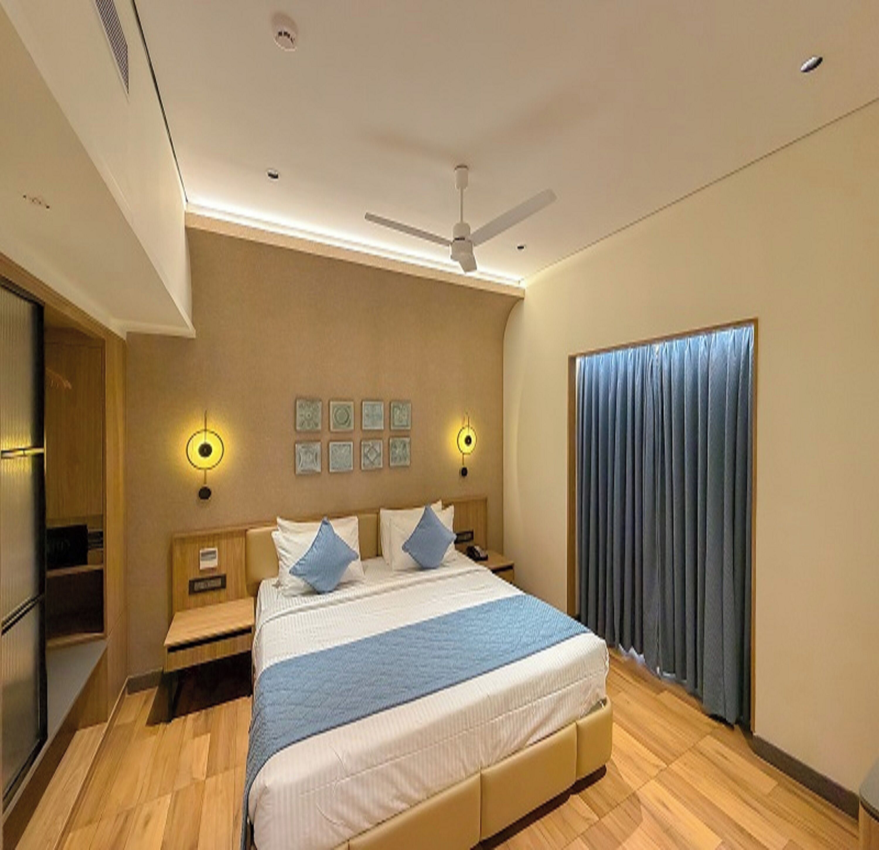 Suite | Premium bedding, WiFi (free), bed sheets