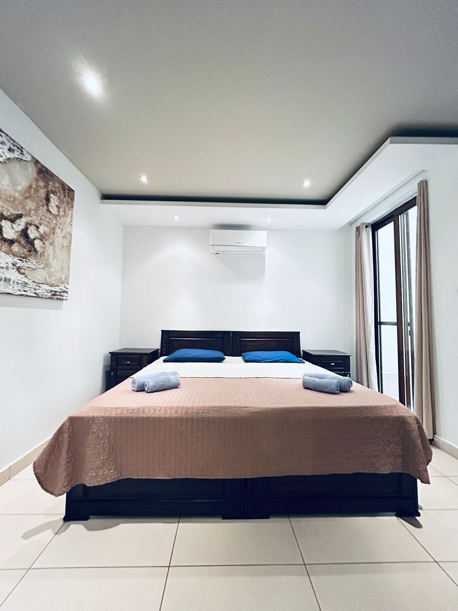 3 habitaciones, tabla de planchar con plancha y wifi gratis 