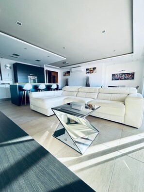 Living area - Fabulous 3-bedroom apartment with FULL AC in St. Pauls Bay with Seaview! (San Pawl il-Baħar)
