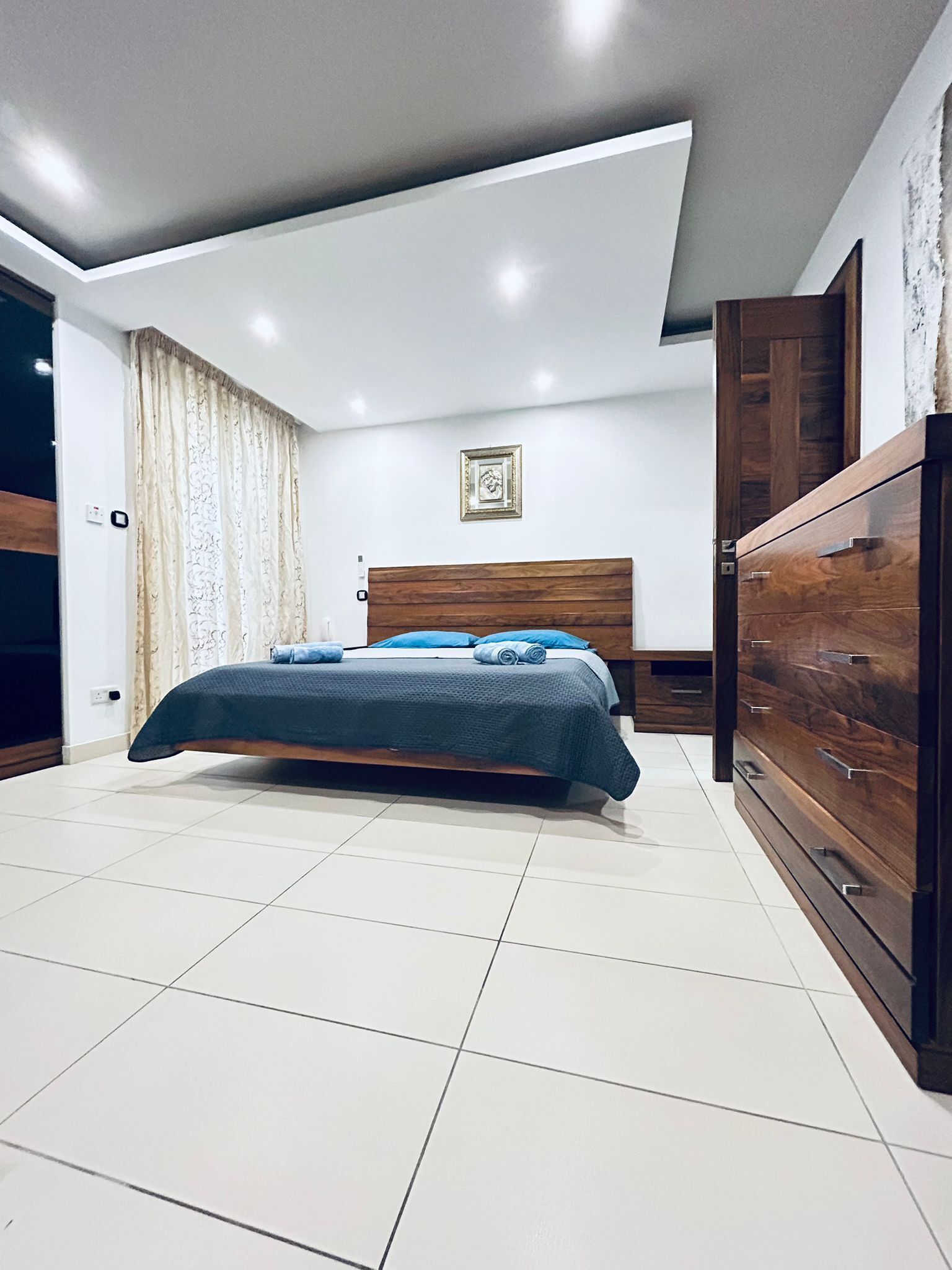 3 bedrooms, iron/ironing board, WiFi (free), bed sheets