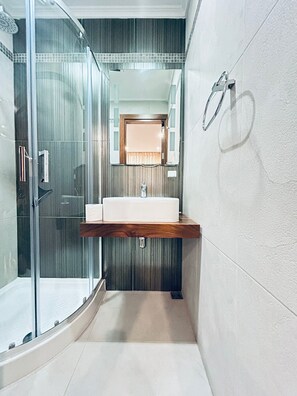 Bathroom - Fabulous 3-bedroom apartment with FULL AC in St. Pauls Bay with Seaview! (San Pawl il-Baħar)