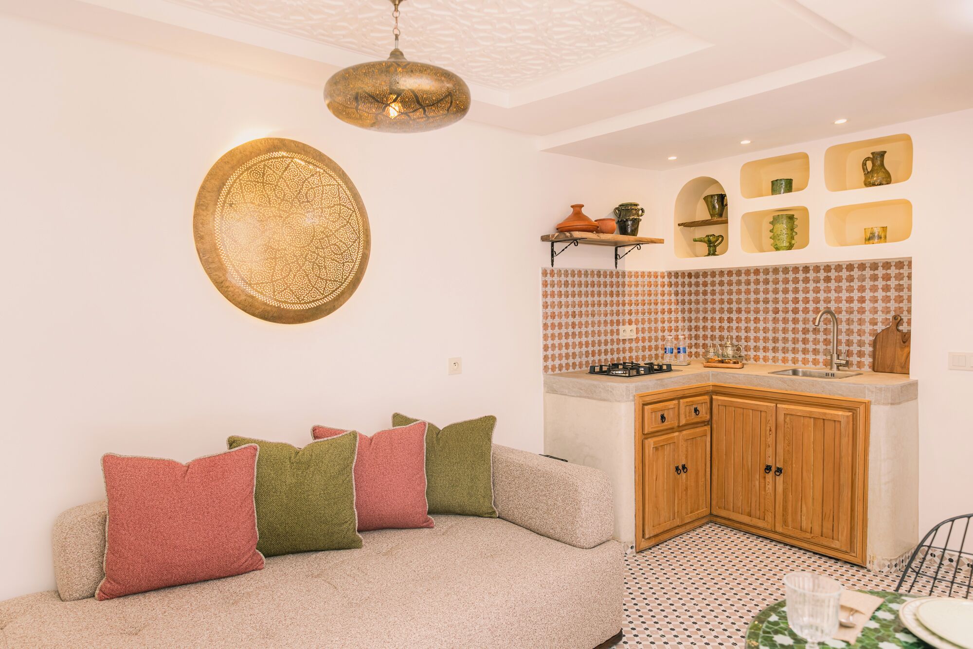 Frigobar, placa de cocina
