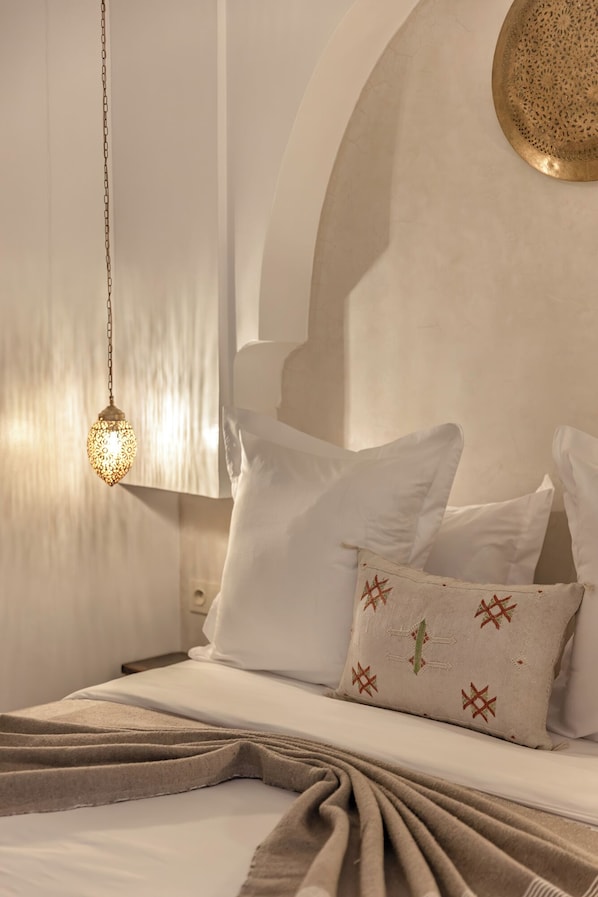 Free WiFi, bed sheets