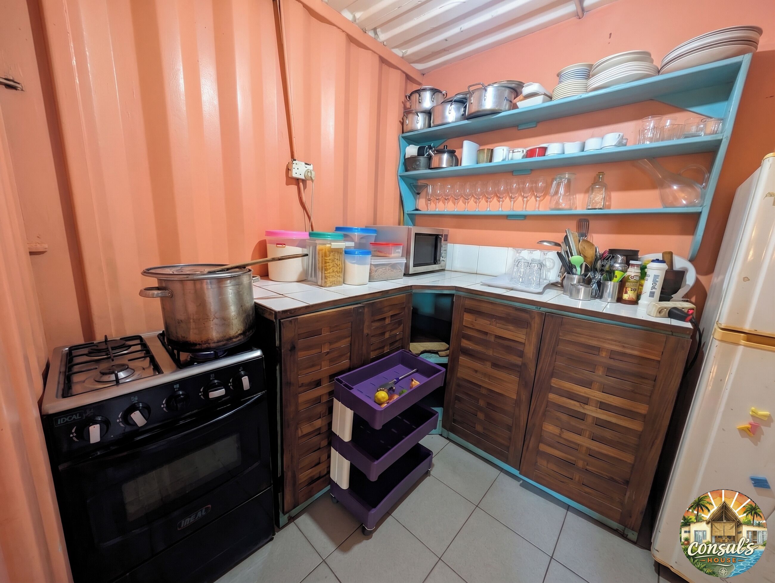 Coffee/tea maker, fridge, microwave, oven