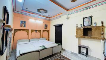 Family Quadruple Room, City View | Desk, WiFi (free)