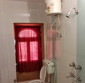 Buồng tắm vòi sen, đồ dùng nhà tắm miễn phí, khăn tắm 