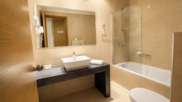 Double or Twin Room | Bathroom | Free toiletries, hair dryer, soap, shampoo