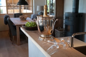 Dining - ROMANTIKHÜTTE ROTHAARSTEIG – An idyllic chalet with panoramic views – accommodates up to 8 people (Schmallenberg)