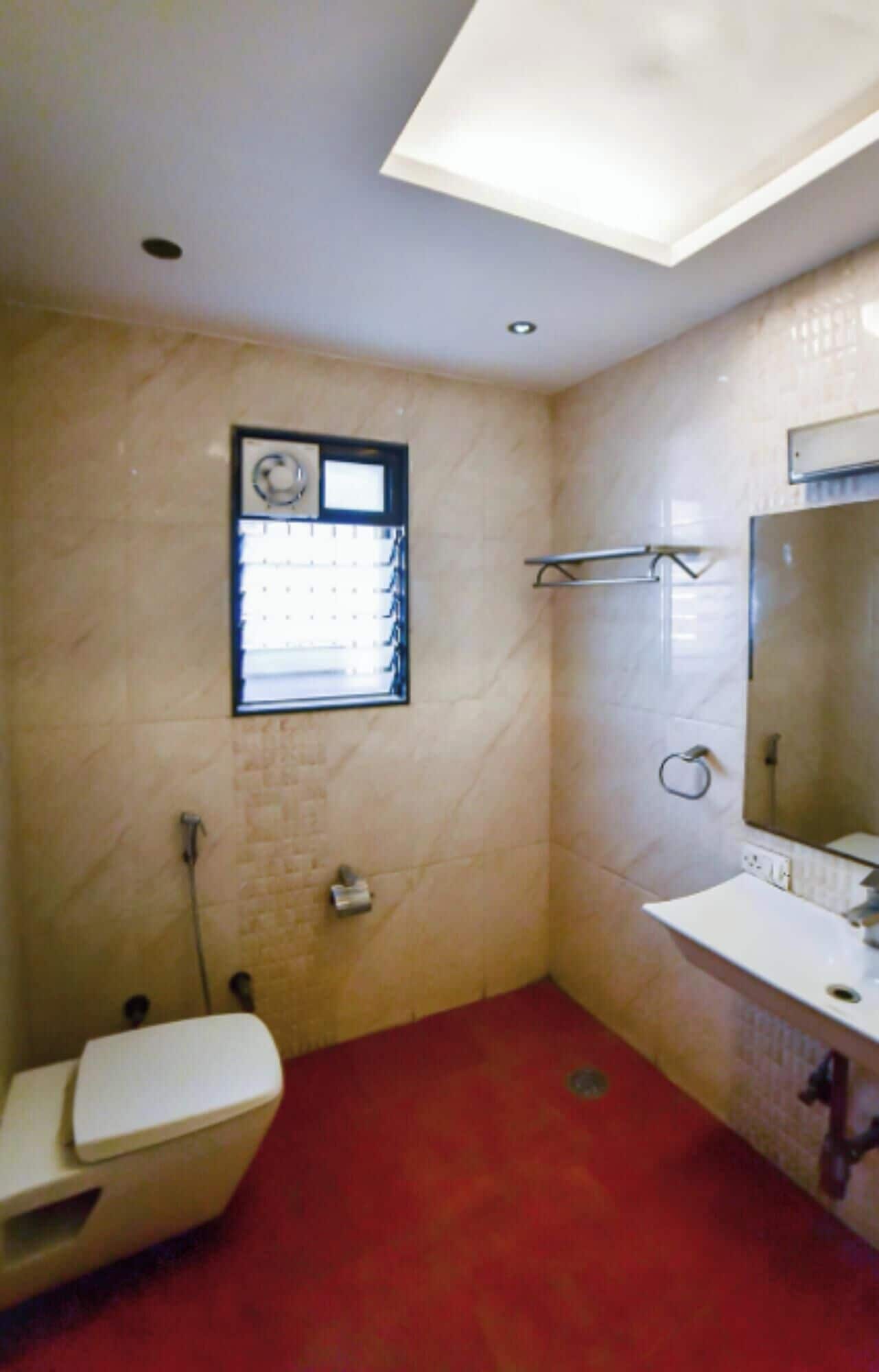 Elite tweepersoonskamer, uitzicht op de stad | Badkamer | Een douche, gratis toiletartikelen, handdoeken