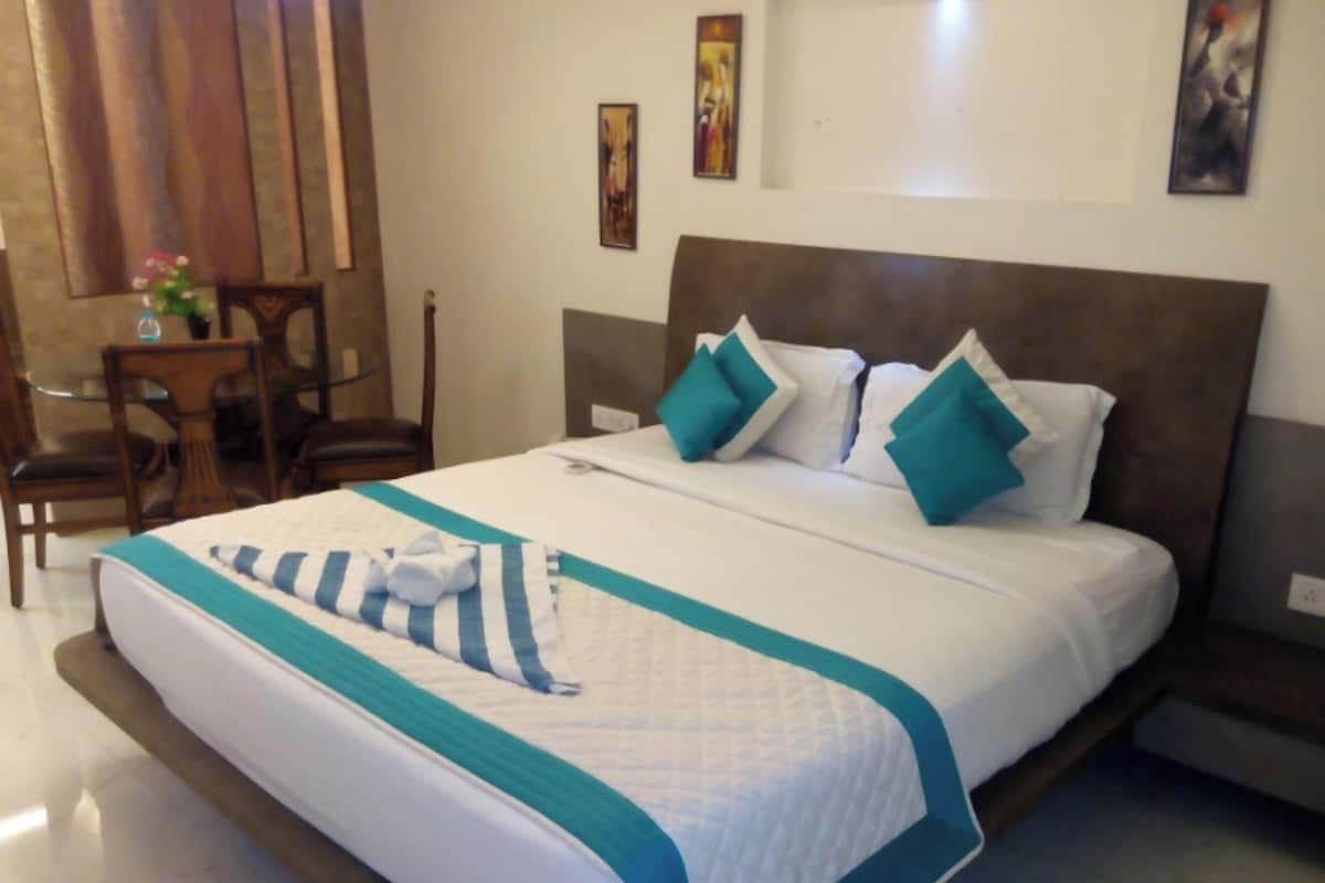 Habitación doble Royal, vista a la ciudad | Escritorio y wifi gratis