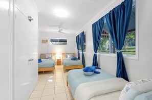 4 bedrooms, iron/ironing board, WiFi, bed sheets