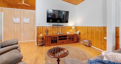 The big catch! - 3.5 acres - pets! - boats - fishing and crabbing!