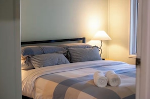 4 bedrooms, iron/ironing board, WiFi, bed sheets