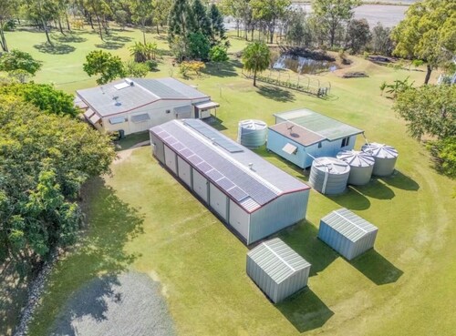 The big catch! - 3.5 acres - pets! - boats - fishing and crabbing!