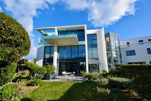 Exterior - Vrbo Property (Royan)