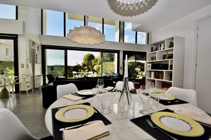 Dining - Vrbo Property (Royan)